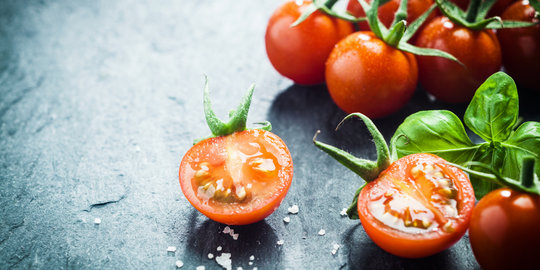 Aduh, makan tomat bikin bau badan!