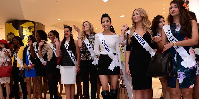 Intip para kontestan Miss Internasional berbelanja di mall Jepang