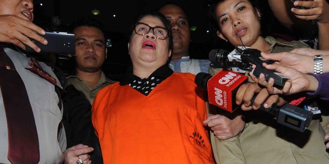 Wajah sedih Dewie Yasin Limpo berompi tahanan KPK