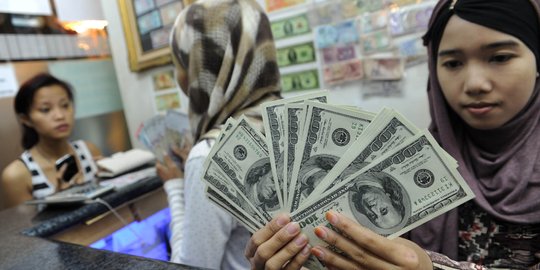 Rupiah dibuka melemah 15 poin ke level Rp 13.739 per USD