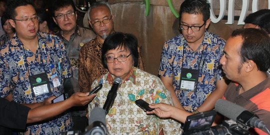 Menteri Siti mengeluh kerepotan padamkan kebakaran lahan gambut