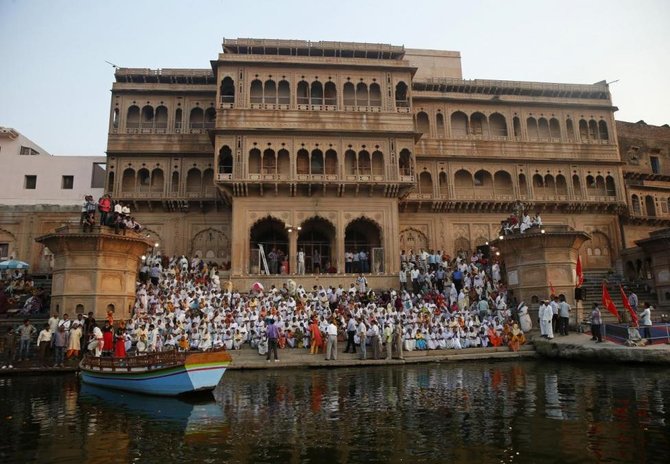 janda terlantar di vrindavan merayakan diwali