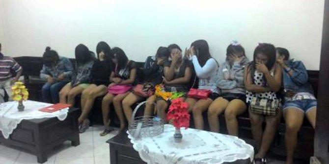 10 Wanita berpakaian minim ditangkap dari kafe di Gilimanuk