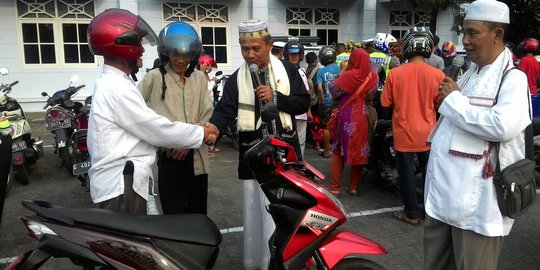 Agar tobat langgar lalu lintas, pemotor ditilang & diberi tausyiah