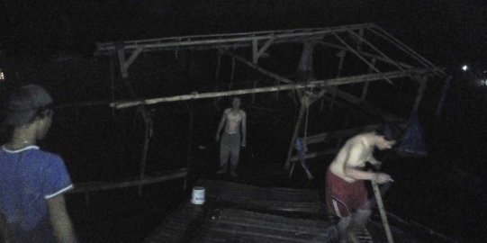 Perahu terbalik di Sungai Cisadane, 40 orang & 23 motor tercebur