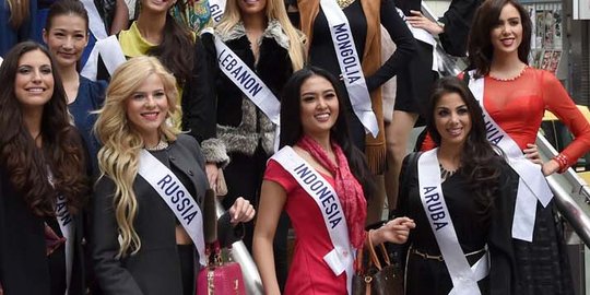 Aksi Chintya Fabiola dan kontestan Miss International keliling Tokyo