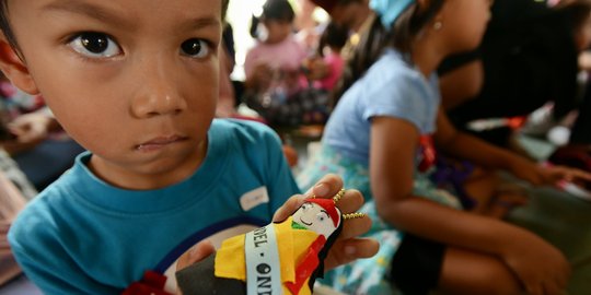 Memperkenalkan budaya membaca pada anak-anak melalui dongeng