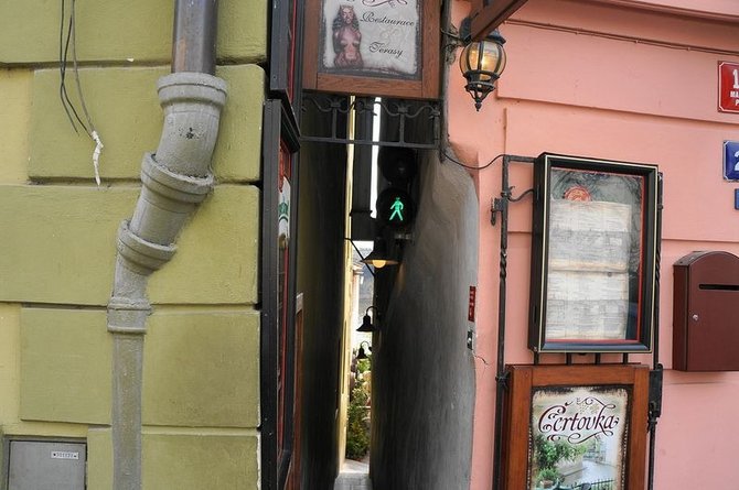 mala strana atau little quarter jalan tersempit di praha