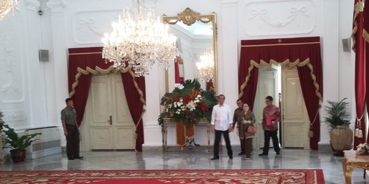 Santap siang Jokowi dan Mega bahas politik luar negeri hingga asap