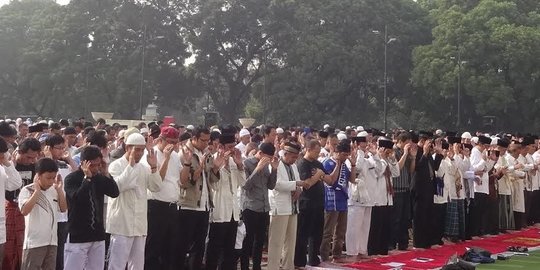 Ratusan warga Bandung gelar salat minta hujan untuk korban asap