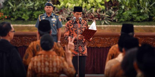 Setahun pemerintahan, Jokowi tersandera kabinet sendiri