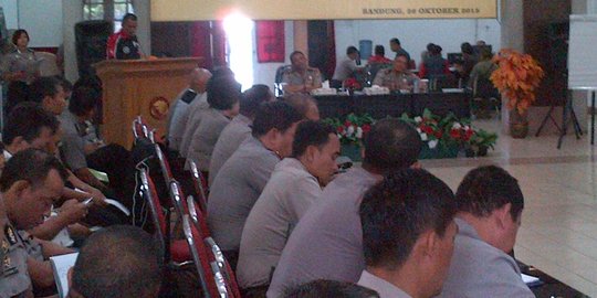 Ratusan pengojek pangkalan datangi Polrestabes Bandung bahas GO-JEK