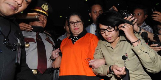 Diperiksa 8 jam, Sespri Dewie Limpo tutup mulut tapi umbar senyum