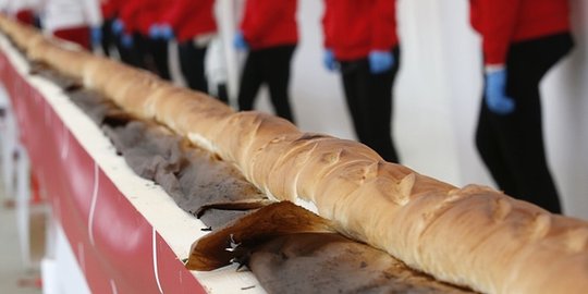 Roti Prancis sepanjang 122 meter berhasil pecahkan rekor Guinness