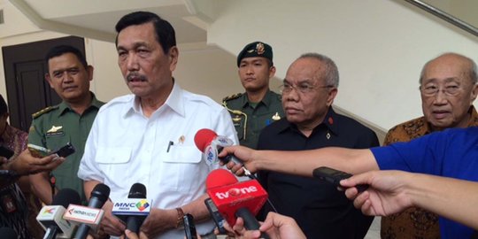 Pelimpahan wewenang dari Presiden Jokowi ke Luhut dipertanyakan