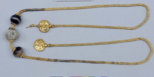 Kalung emas era Troya ditemukan di makam berusia 3.500 tahun