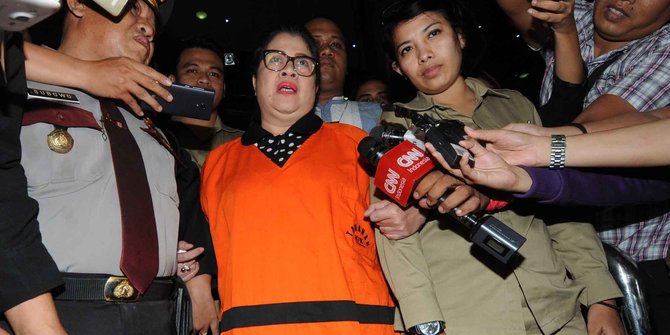 Keluar Gedung KPK, Dewie Yasin menangis teringat anak