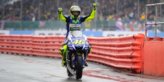 5 aksi salip paling menegangkan rossi vs marquez di motogp