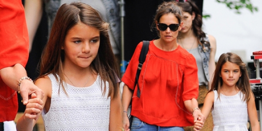  Foto  Sosialita cilik  Lucunya gaya Suri Cruise saat ice 