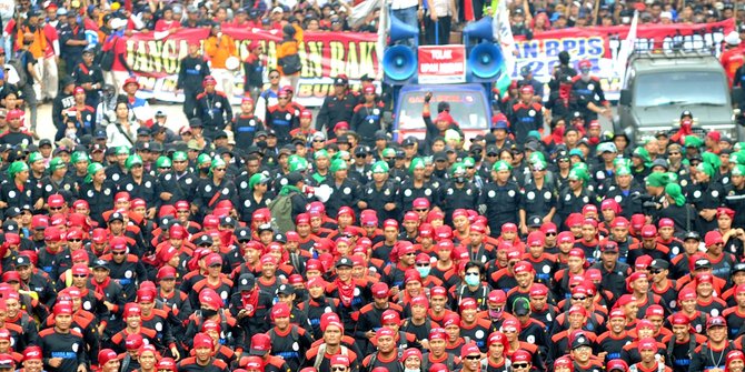 Ratusan buruh di Palembang demo tolak PP pengupahan 