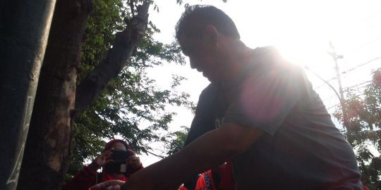 Peringati Sumpah Pemuda, puluhan pemuda di Solo cabut paku di pohon