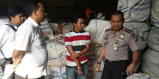 Gudang pakaian bekas impor di Jakarta Timur digrebek polisi