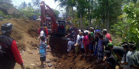 Menyaksikan pembongkaran kuburan massal eks anggota PKI di Bali