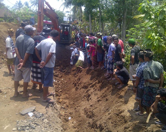 pembongkaran kuburan massal eks anggota pki di banjar adat mesean