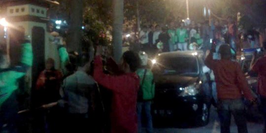 Pengemudi GO-JEK pukuli mahasiswa yang dikira tukang parkir liar