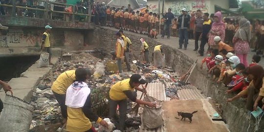 Jokowi mendadak blusukan ke tempat kumuh di Palembang, petugas panik