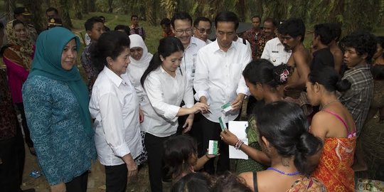 Bagikan KIS di Jambi, Puan sampaikan arahan Jokowi soal kabut asap