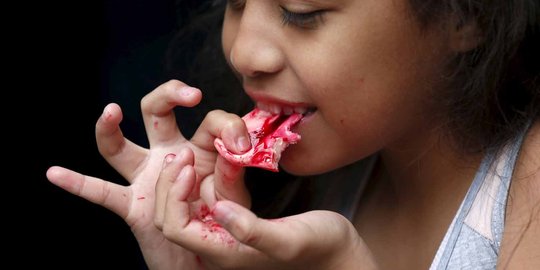 Rayakan Halloween, anak-anak di Meksiko makan organ tubuh manusia