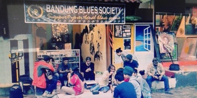 Di sini tempat nongkrong penggemar musik blues di Bandung