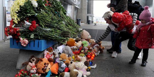 Karangan bunga selimuti Bandara Internasional St. Petersburg Rusia