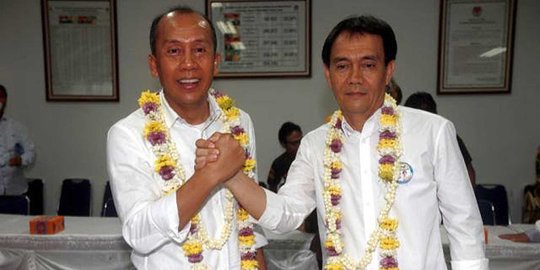 Berbatik kuning, Saan Mustopa hadiri Silatnas Golkar