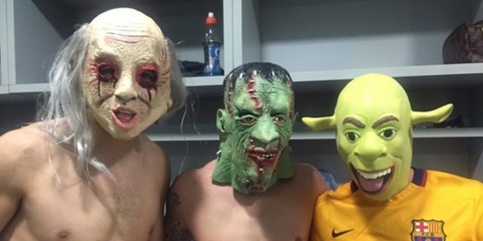 Pesta Halloween di kandang lawan, Barca minta maaf