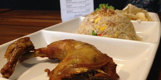 Rasa oriental dalam nasi goreng Singapura