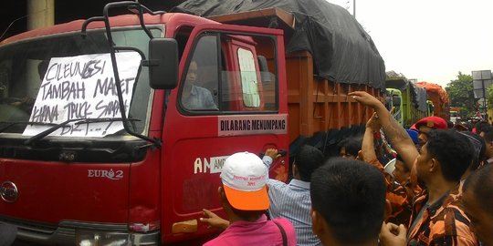 Ini alasan warga Cileungsi Bogor tolak truk sampah DKI melintas