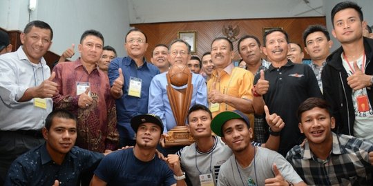 Persib kunjungi bekas Wali Kota Bandung Dada Rosada di LP Sukamiskin