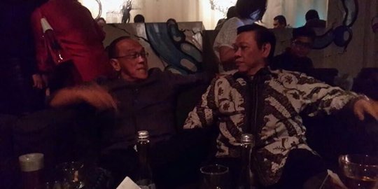 Besok, Agung dan Ical bertemu di suatu tempat rahasia