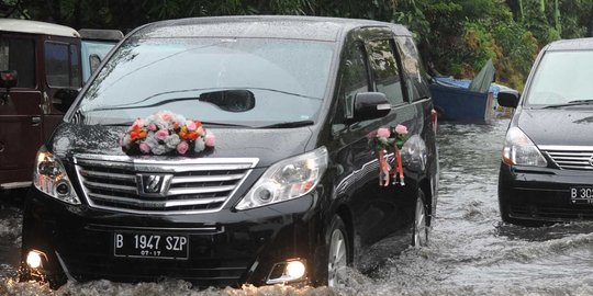 Antisipasi banjir, Ahok akan evaluasi saluran air di trotoar