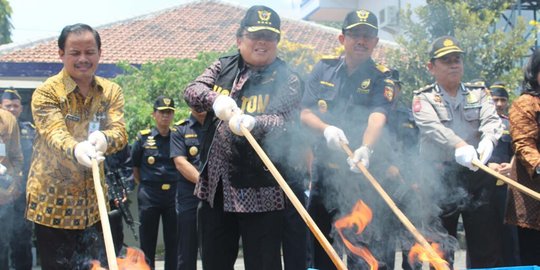 Menkeu musnahkan jutaan rokok ilegal yang rugikan negara Rp 1,6 M