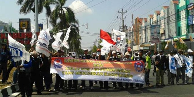 Ribuan buruh Solo Raya desak Ganjar tetapkan UMP Rp 2,5 juta