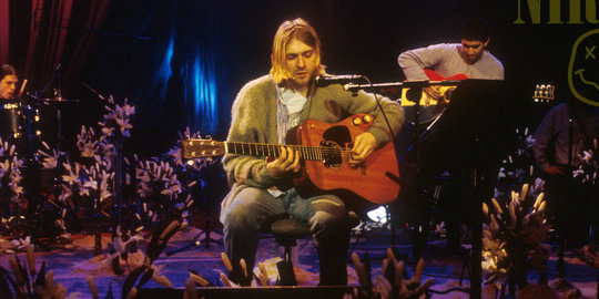 Cardigan dan potongan rambut Kurt Cobain kini dilelang