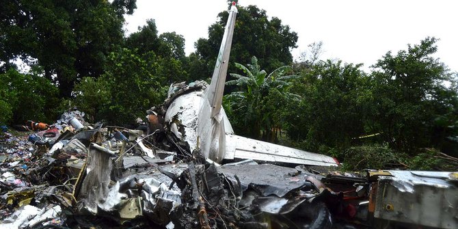 Pesawat kargo jatuh, puluhan penumpang tewas bergelimpangan di Sudan