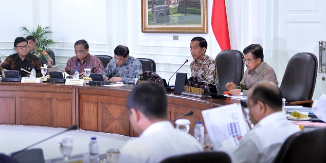 Jokowi minta PLN hitung ulang pengguna listrik rumah tangga
