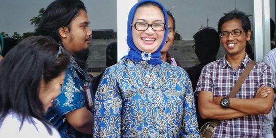 Jelang debat kedua Pilkada Surabaya, Lucy dikabarkan sakit