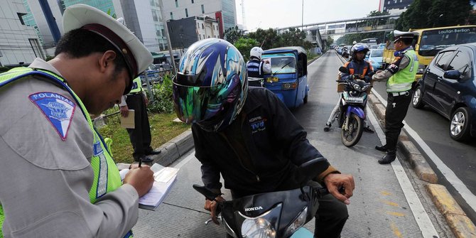 Operasi zebra semeru, polisi tilang 955 pengendara