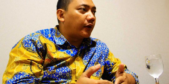 Kader yang terlibat hukum pilihannya berhenti atau diberhentikan