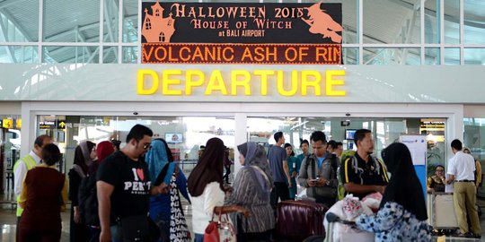 Abu vulkanik makin pekat, Bandara Ngurah Rai tutup hingga Jumat